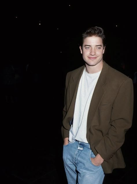 Brendan Fraser The Mummy, 90s Outfit Men, Daily Picture, Cold Fashion, 90s Men, Brendan Fraser, Bear Men, 90s Mens, Blazer Outfits