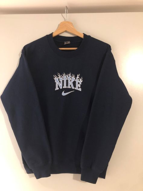 Sweat Vintage, Vintage Nike Sweatshirt, Vintage Pullovers, Nike Sweatshirt, Lazy Outfits, Nike Vintage, Nike Sweater, Sweatshirt Outfit, Nike Sweatshirts