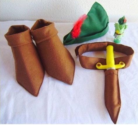 Peter Pan Diy Costume, Diy Tinkerbell Costume, Diy Peter Pan Costume, Peter Pan Shoes, Peter Pan Musical, Peter Pan Hat, Sew Halloween Costume, Peter Pans, Peter Pan Costumes