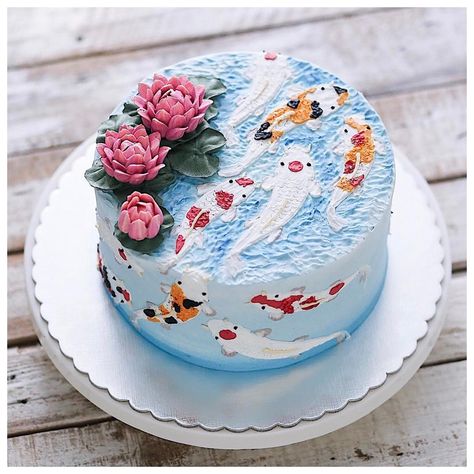 Dort k narozeninám • ručně malovaný Koi Fish Cake, Chinese New Year Cake, Decorate A Cake, Buttercream Cake Designs, Buttercream Flower, Hand Painted Cakes, Basic Cake, Flower Cakes, New Year's Cake