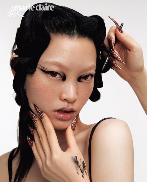 LI LINZI FOR MARIE CLAIRE CHINA - JANUARY 2022 :: WhyNot Blog Edgy Editorial Makeup, Graphic Liner Editorial, Subversive Makeup, Avangard Makeup, Editorial Eye Makeup, Eyeline Makeup, Commercial Makeup, Editorial Make-up, Vogue Makeup