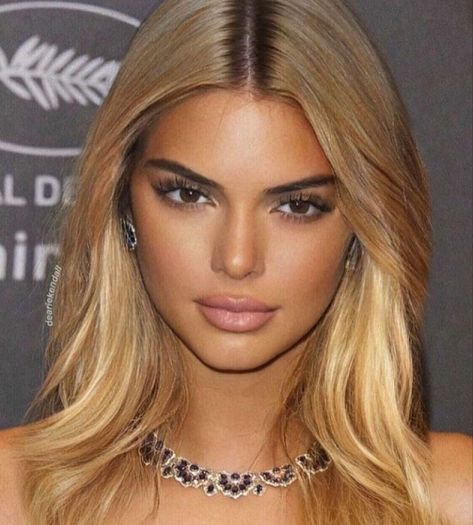 Blonde Tan Skin, Kendall Jenner Blonde Hair, Blonde Hair Tan Skin, Blonde Hair Dark Eyes, Blonde Brown Eyes, Brown Eyes Blonde Hair, Warm Blonde Hair, Tan Blonde, Tan Skin Blonde Hair