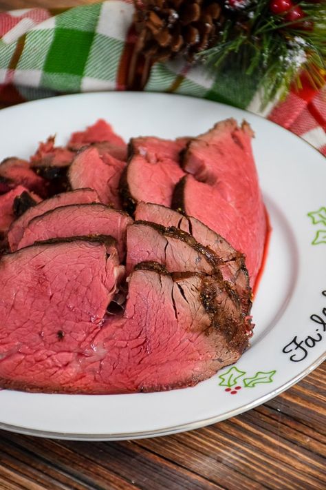 Sweet Black Pepper Whole Beef Tenderloin Roast - Grumpy's Honeybunch Slow Roast Beef, Sweet Soy Glaze, Beef Sirloin Tip Roast, Roasted Beef Tenderloin, Beef Gravy Recipe, Whole Beef Tenderloin, Tip Roast, Soy Glaze, Black Pepper Beef