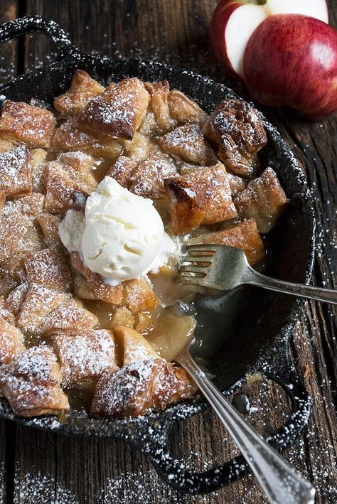 Easy Skillet Apple Pandowdy - This Easy Skillet Apple Pandowdy uses a store-bought puff pastry topping, combined with apples in a butter and brown sugar sauce. Apple Pandowdy Recipe, Pandowdy Recipe, Apple Pandowdy, Brown Sugar Sauce, Fall Apple Recipes, Recipes Skillet, Iron Skillet Recipes, Easy Skillet, Apple Cobbler