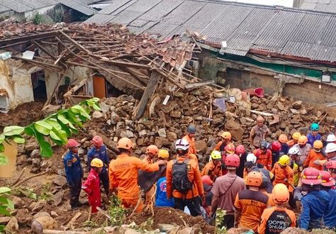 Bencana tanah longsor melanda Desa Cipelang, Kecamatan Cijeruk, Kabupaten Bogor, Jawa Barat, pada Sabtu (21/5). Akibat peristiwa ini, 4 orang dilaporkan tewas. Sukabumi, Pumpkin Patch, Orange, Quick Saves