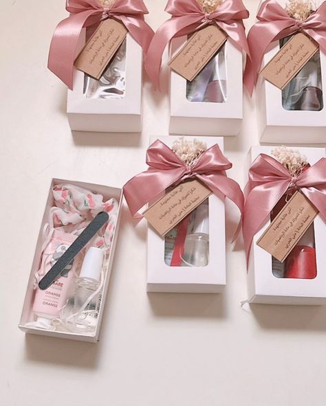 BRIDAL SHOWER FAVORS💄🌸💗👑 Bridal Shower Souvenirs Ideas, Bridal Shower Giveaway Ideas, Bridal Shower Giveaways, Bridal Shower Keychain Favors, Lingerie Shower Favors, Bridal Shower Bookmark Favor, Bridal Shower Soaps Party Favors, Bridal Brunch Favors, Bridal Shower Inspo