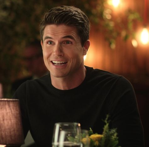 Robbie Amell The Babysitter, Ray Manchester, Berry Allen, Daemon Black, The Hating Game, Robbie Amell, Stephen Amell Arrow, The Flash Grant Gustin, Platonic Relationship