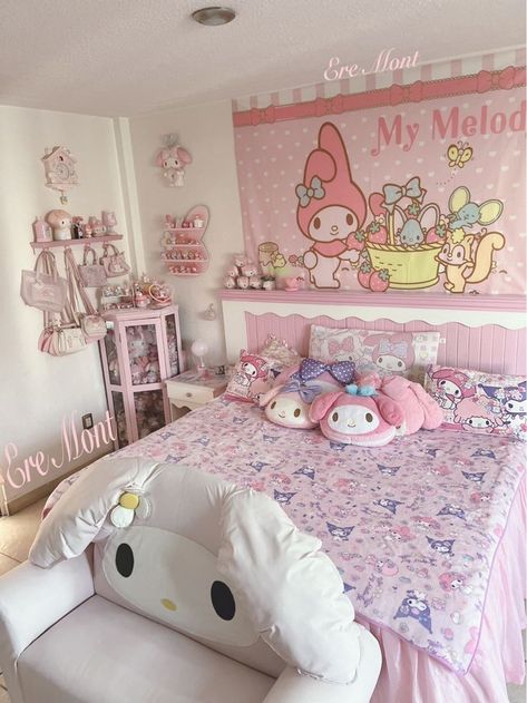 Kawaii Sanrio Bedroom, Hello Kitty Room Ideas Bedrooms, Cuartos Cute, Sanrio Bedroom Ideas, My Melody Bedroom, Kawaii Bedroom Ideas, Sanrio Bedroom, Cutecore Room, Sanrio Room