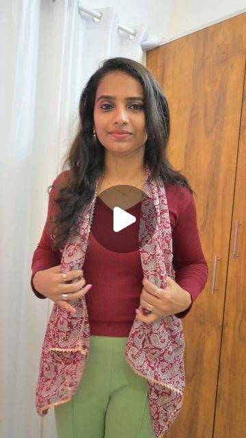 Shrug From Scarf, Shrug From Dupatta, Dressing Hacks, Dupatta Draping, Silk Kurti Designs, Dupatta Style, Silk Kurti, Draping Fashion, How To Wear A Scarf