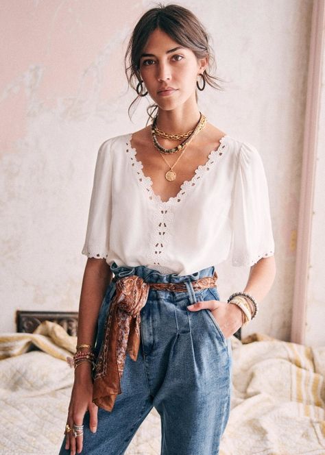 undefined Mummy Fashion, Sezane Blouse, Bohemian Schick, Rok Outfit, Look Boho Chic, Women Embroidery, Mode Hippie, Basic Wardrobe, Mode Boho