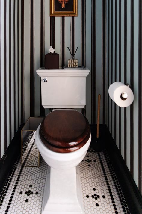 Powder Bath - Chris Loves Julia Basement Toilet Ideas, Moody Small Bathroom, Small Half Bathroom Ideas, Penny Tile Bathroom, Penny Tiles Bathroom, Half Bathroom Ideas, Tiny Half Bath, Penny Tiles, Small Half Bathroom