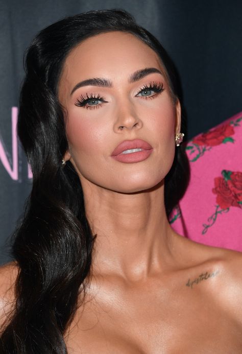 Siren Vs Doe, Doe Eyes Vs Siren Eyes, Siren Eyes Aesthetic, Siren Eye, Doe Eye Makeup, Siren Eyes, Megan Fox Pictures, Megan Fox Photos, Fox Photos