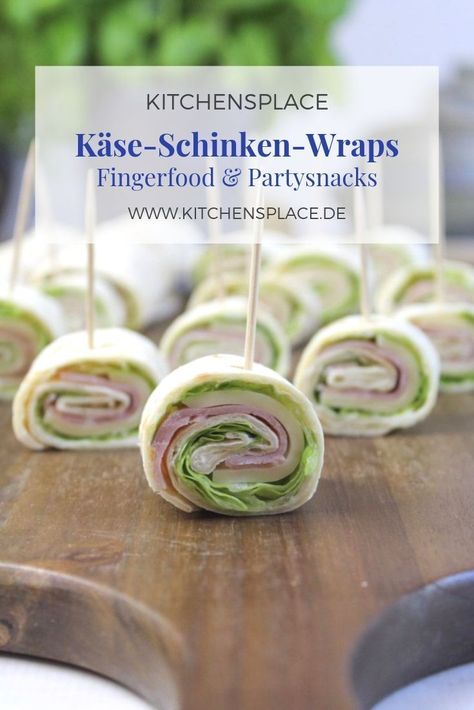 Ein schnelles und einfaches Rezept für Käse-Schinken-Wraps mit nur wenigen ZutatenDieses Rezept eignet sich perfekt als Fingerfood. Ham Wraps, Sandwich Packaging, Picnic Sandwiches, Cold Sandwiches, Sandwich Bar, Fingerfood Party, Gourmet Sandwiches, Deli Sandwiches, Dinner Sandwiches