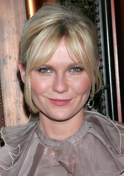 Wispy Face Framing, Kirsten Dunst Hair, Kirsten Dunst Style, Celebrity Bangs, Bardot Bangs, Bangs Fringe, Wispy Bangs, Kirsten Dunst, Good Hair Day