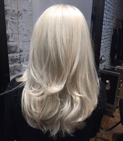 Hair Styles White Girl, Long Blonde Layers, Hair Long Blonde, Cute Layered Hairstyles, Blonde Hair Styles, Trendy Layered Hairstyles, Blonde Layered Hair, Long White Hair, Layered Hair With Bangs