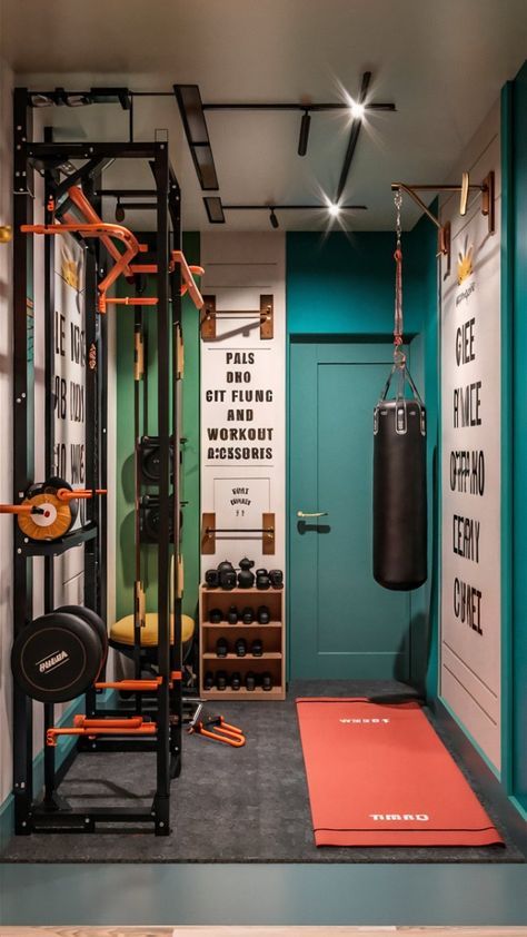 Workout In Garage, Small House Gym, Tiny Home Gym Small Spaces, Small Gym Design, Small Gym Room Ideas, Small Basement Gym, Corner Gym, Stylish Home Gym, Small Workout Room