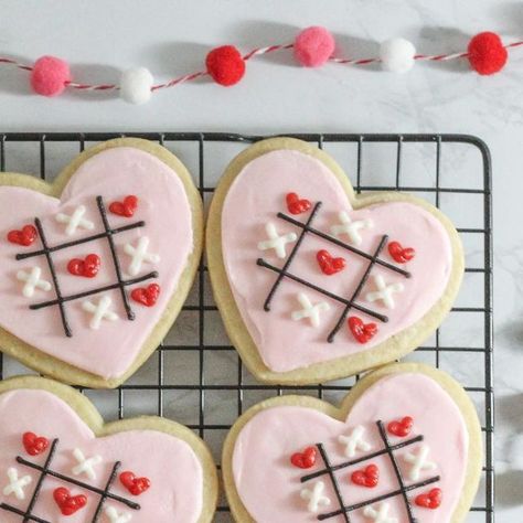 Valentine Cookies Buttercream Frosting, Valentines Day Cut Out Cookies, Buttercream Valentines Cookies, Cute Valentines Cookies, Valentines Cookies Buttercream, Valentines Sugar Cookies Buttercream, Valentines Icing Cookies, Valentine’s Day Cookies Decorated Buttercream, Buttercream Heart Cookies