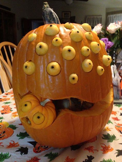 27 Unbelievably Clever Pumpkin Carving Ideas For Halloween Pumkin Decoration, Diy Halloween Dekoration, Halloween Pumpkin Diy, Pumkin Carving, Creative Pumpkin Carving, Amazing Pumpkin Carving, Pumpkin Halloween Costume, Pumpkin Carving Ideas, Halloween Pumpkin Designs