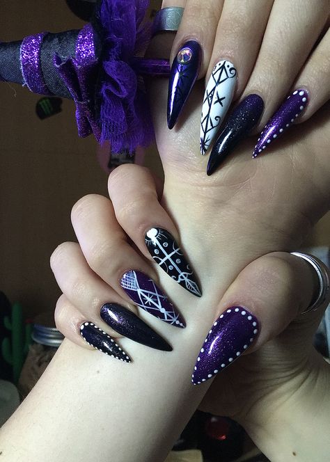 Witch Doctor Nails, Purple Goth Nails Short, Witchy Purple Nails, Pink Witchy Nails, Black And Lavender Nails, Witch Aesthetic Nails, Nails Black And Purple, Purple Goth Nails, Witchcraft Nails