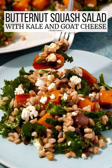 Butternut squash salad is a must-make fall salad recipe with roasted butternut squash, farro, kale, goat cheese, and pepitas. Mediterranean Lunches, Butternut Squash Farro, Butternut Squash Salad Recipes, Delicious Entrees, Kale Salads, Mediterranean Dinner, Veg Meals, Pumpkin Coffee Cake, Salad Fingers