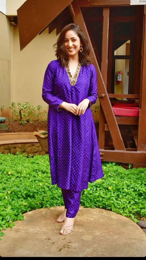 Kurti Designs Latest Bandhani, Bandhani Kurti Designs Latest, Cotton Bandhani Dress Pattern, Bandhani Dress Pattern, Kurti Ideas, Cotton Dress Pattern, Silk Kurti Designs, Bandhani Dress, Lace Dress Design