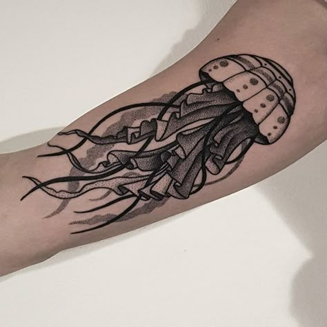 Squid Tattoo, Flame Tattoos, Jellyfish Tattoo, Ocean Tattoos, Nautical Tattoo, 4 Tattoo, Creepy Tattoos, Medusa Tattoo, Cute Tiny Tattoos