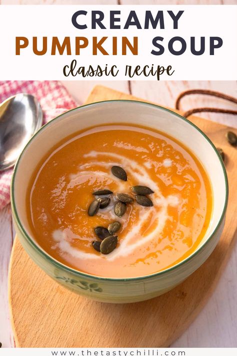 green bowl with pumpkin soup and pumpkin seeds Creamy Pumpkin Soup Recipe, Roasted Pumpkin Soup, Roast Pumpkin Soup, Creamy Pumpkin Soup, Seed Recipes, Pumpkin Seed Recipes, Pumpkin Soup Recipe, Fall Soup Recipes, Roasted Pumpkin