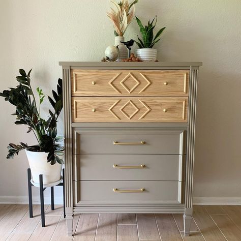 Heather Haynes | I was able to grab this dresser up when my husband was on a trip to Texas 😆 I loved it as soon as I saw it and new exactly what I wanted… | Instagram Textured Dresser Makeover, Paint Dipped Furniture, 5 Drawer Dresser Makeover, 3 Drawer Dresser Makeover, Boho Dressers, Dipped Dresser, Boho Dresser Makeover, Remaking Furniture, Dipped Furniture