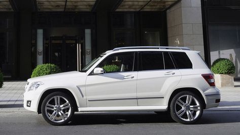 The Forgotten Compact Luxury SUV That Still Has An Edge Where It Matters Mercedes Glk 350, Mercedes Benz Suv, Benz Suv, Mercedes Glk, Luxury Crossovers, Used Mercedes Benz, Compact Suv, Audi Q5, Luxury Suv