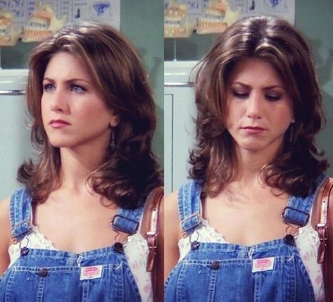 The Rachel Haircut Curly, The Rachel Haircut Medium, Jennifer Aniston Dark Hair, Jennifer Aniston Layered Hair 90s, Rachel Green Wavy Hair, Rachael Green Haircut, 90s Blowout Hair Short Layers, Shoulder Hairstyle Women Layers, Jennifer Aniston Hair 90s Layers