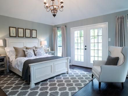 The newly redesigned master bedroom has dark wood floors, large windows and French doors, linen drapes and blue-gray walls. Small Bedrooms, Gray Walls, Dekorasi Kamar Tidur, Versace Home, Trendy Bedroom, Master Bedrooms Decor, White Furniture, Remodel Bedroom, Joanna Gaines