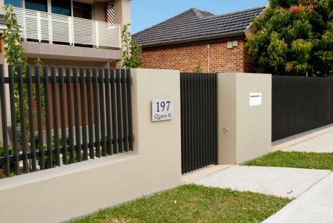 40 Cool Fence Ideas to Give Your Home A Unique Character - Engineering Discoveries Fence Paint Colours, Pagar Modern, Perimeter Wall, Tor Design, Modern Fence Design, House Fence Design, Gate Designs, Side Gates, Driveway Entrance