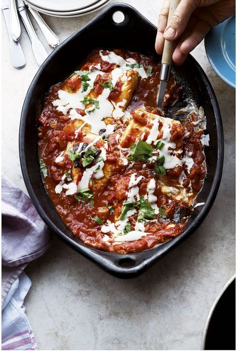 Chilli Fish, Vegetarische Diners, Best Bolognese Sauce, Yotam Ottolenghi Recipes, Ottolenghi Recipes, Tahini Recipe, Yotam Ottolenghi, Bolognese Sauce, Midweek Meals