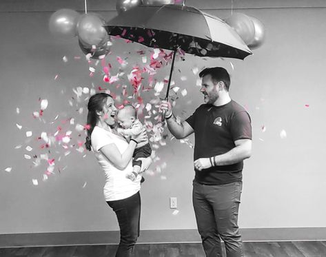 Gender Reveal Ideas Umbrella, Gender Reveal With Umbrella, Umbrella Gender Reveal Confetti, Gender Reveal Umbrella Confetti, Umbrella Gender Reveal Photoshoot, Umbrella Gender Reveal, Umbrella Photoshoot, Reveal Photoshoot, Gender Reveal Photography