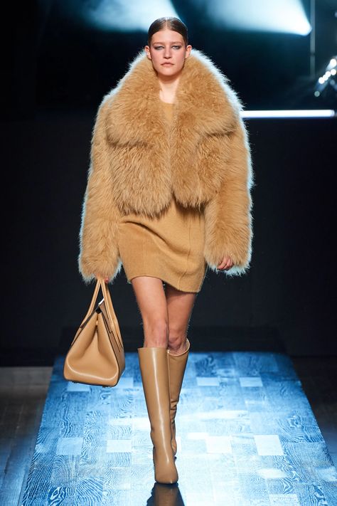 Michael Kors Fall, Dad Fashion, Michael Kors Collection, Winter Trends, Fall 2022, Winter Mode, Fur Fashion, New York Fashion Week, New York Fashion