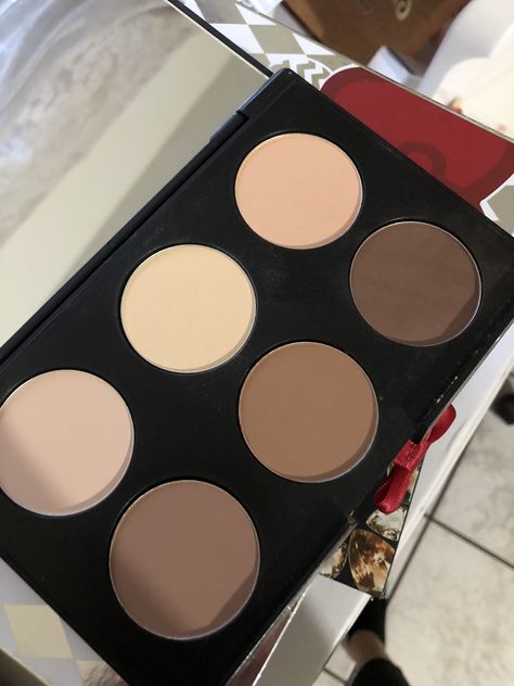 Bonita cosmetics contour pallet used once dupe for abh contour kit in light medium Contour Pallet, Makeup Pallets, Make Up Inspo, Makeup Needs, Contour Kit, Highlighter Palette, Contour Makeup, Contouring And Highlighting, Pretty Stuff