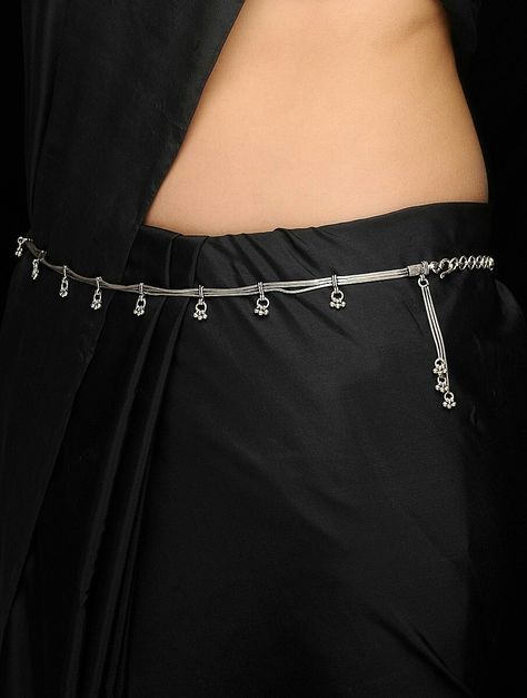 #NusratZahan Oxodise Jewellery On Saree, Silver Kandora Designs, Silver Waist Belt For Saree, Kamar Kandora Design Silver, Kamar Bandh Wedding Silver, Silver Waist Chain Indian, Silver Kamarbandh Designs, Kamarbandh Jewellery Silver, Waist Belt For Saree