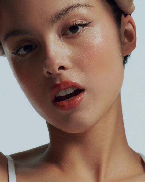 Glossier Campaign, Glossier You Look Good, Eyebrow Shaper, Dance Makeup, Glossy Makeup, Clean Makeup, Makeup Brands, Olivia Rodrigo, Girls Makeup