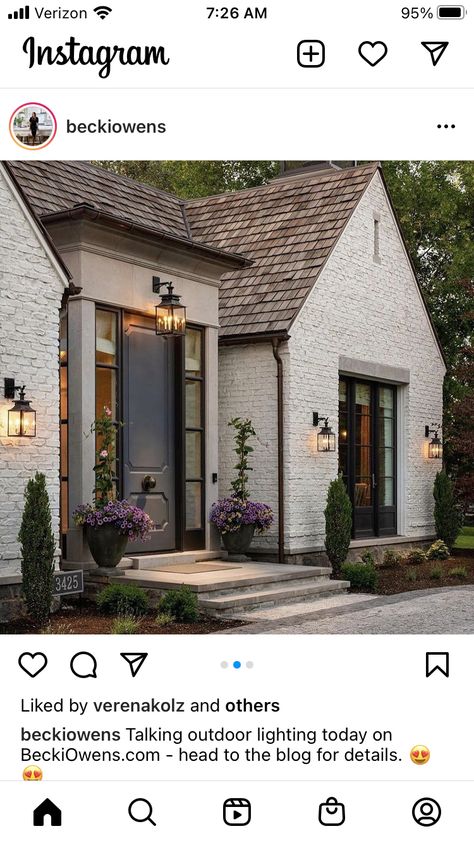 White Brick House, Farmhouse Exterior Design, Becki Owens, Gorgeous Houses, Casa Vintage, Modern Farmhouse Exterior, White Brick, Farmhouse Exterior, House Floor