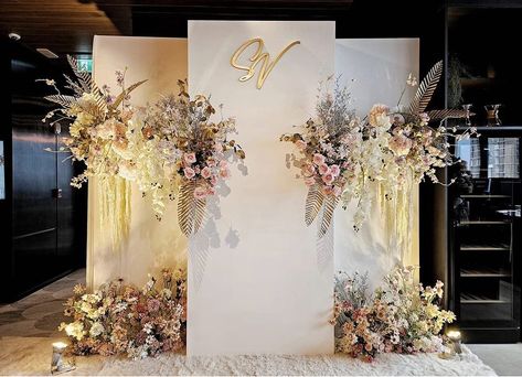 Wedding Picture Backdrop, Simple Proposal, Proposal Decor, Backdrop Engagement, Stage Backdrop Design, Wedding Cocktail Tables, Reception Lighting, Photowall Ideas, Wedding Reception Lighting