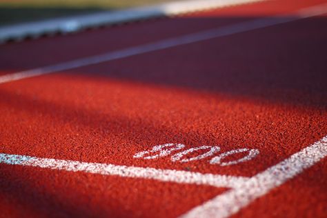 The 800 meter mark on a running track Networking Marketing, Track And Field Sports, Fitness Humor, Attraction Marketing, 800m, Starting Line, Success Tips, Sports Images, Best Iphone Wallpapers