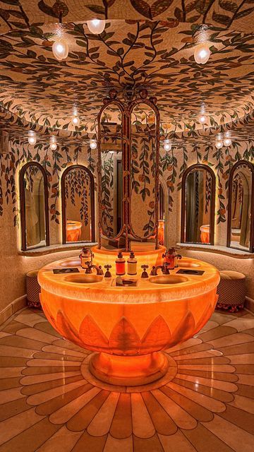 Aurora • Romantic places on Instagram: "This is THE Powder Room 🧖🏽‍♀️ 🍋 #reelinstagram #reeloftheday #reels #travelwithme #london #city #england #instalike #uk #mystic #mayfair" Restaurant Bathroom, Bar Interior Design, Pinterest Room Decor, Bar Interior, Fancy Restaurant, Hotel Design, Dream House Decor, Commercial Design, Glass House