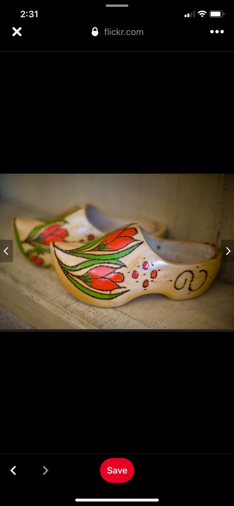 Dutch Shoes, Dutch Wooden Shoes, Wooden Shoes, Painted Shoes, Craft Projects, Craft Ideas, Art Painting, Paintings, Ceramics