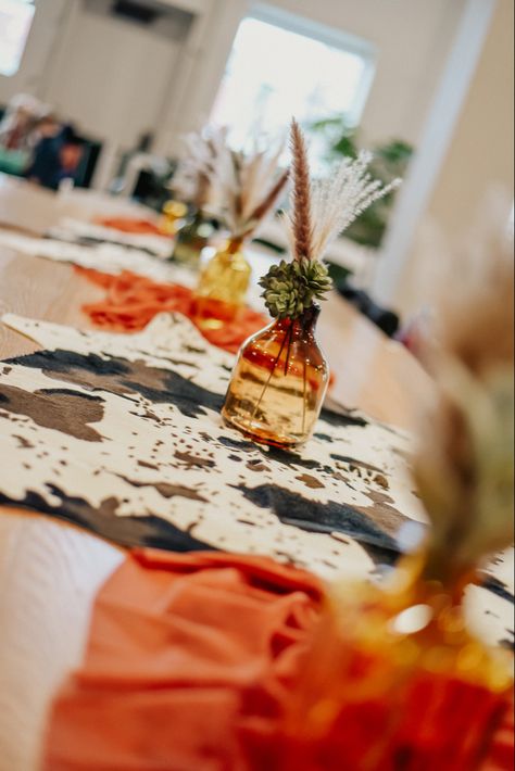 Southwestern Theme Party, Western Baby Shower Backdrop, Aztec Baby Shower Ideas, Western Theme Centerpieces, Boho Western Party, Western Boho Baby Shower Ideas, Western Baby Shower Centerpieces, Boho Western Baby Shower Ideas, Western Themed Baby Shower Ideas