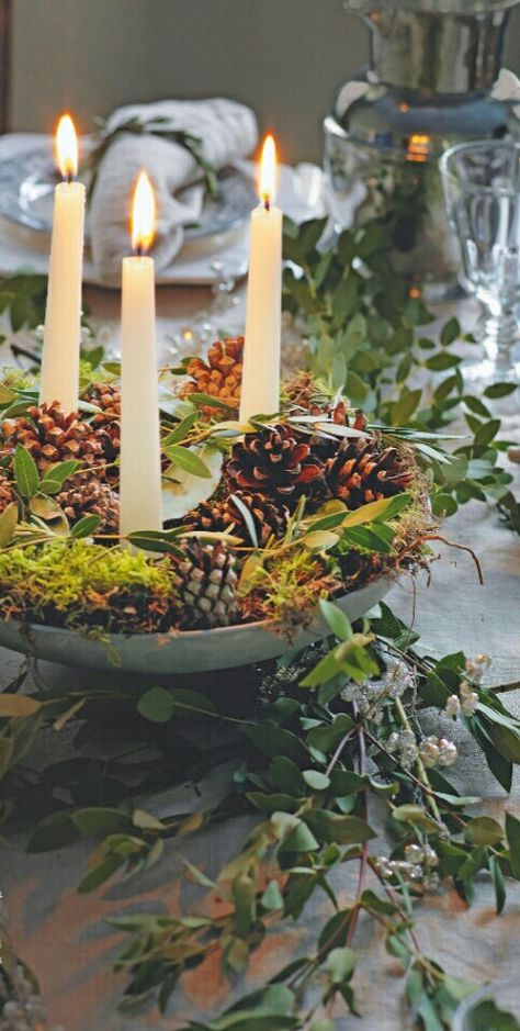 Yule Herb Candle, Christmas Centrepiece Ideas, Thanksgiving Table Decor Ideas, Christmas Greens, Diy Christmas Table, Thanksgiving Table Decor, Sustainable Christmas, Christmas Candle Decorations, Table Decor Ideas