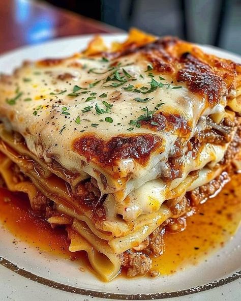 Meat Lasagna Recipe With Ricotta, Cheesy Lasagna Recipe, Lasagna No Meat Recipe, Homemade Lasagna Recipe, Leftover Lasagna, Lasagna With Ricotta, Homemade Lasagna Recipes, Lasagna Recipe With Ricotta, Meat Lasagna