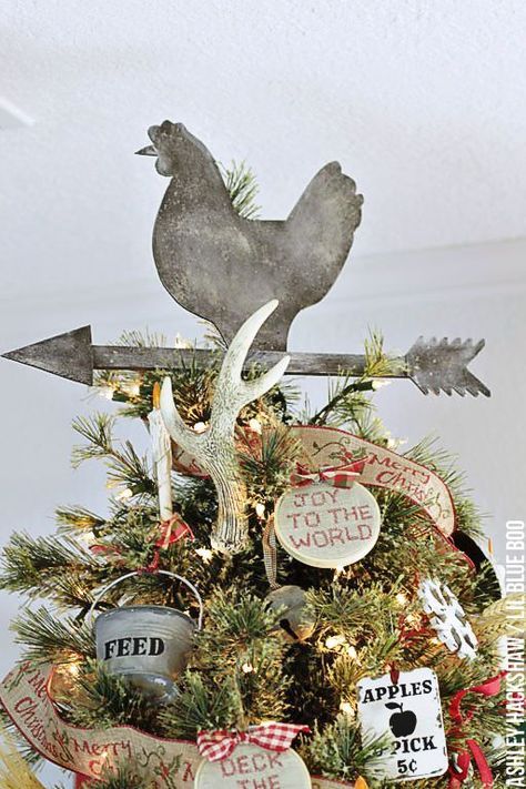 How to make a rustic Christmas Tree Topper - Chicken related ornaments and decor Christmas Tree Topper Rustic, Christmas Tree Toppers Unique, Country Christmas Trees, Diy Christmas Tree Topper, Farmhouse Christmas Tree, Template Christmas, Unique Christmas Trees, Christmas Tree Topper, Rustic Christmas Tree