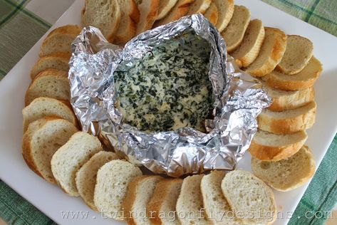 Camping Thanksgiving, Summer Campfire, Best Camping Meals, Spinach Dip Recipe, Camping Snacks, Foil Packet Meals, Camping Diy, Camping Dinners, Easy Camping Meals