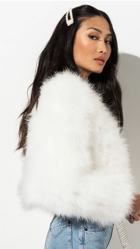 Ostrich Feather Jacket, Cropped Fur Jacket, Adidas Outfit Women, Fur Top, Feather Jacket, Turkey Feathers, Ostrich Feather, White Fur, White Party