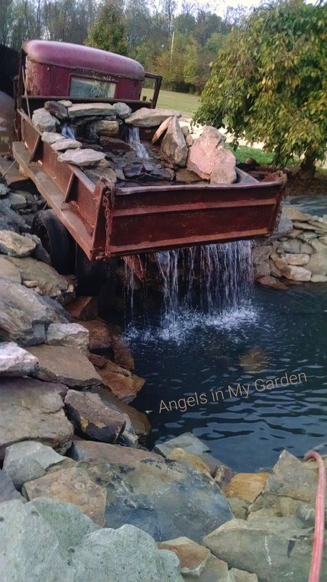 Old Truck Water Fountain, Old Truck Waterfall Pond, Boat Pond Ideas, Truck Fountain, Truck Waterfall, Backyard Ponds And Waterfalls, Backyard Ideas On A Budget, Outdoor Water Feature, Garden Pond Design